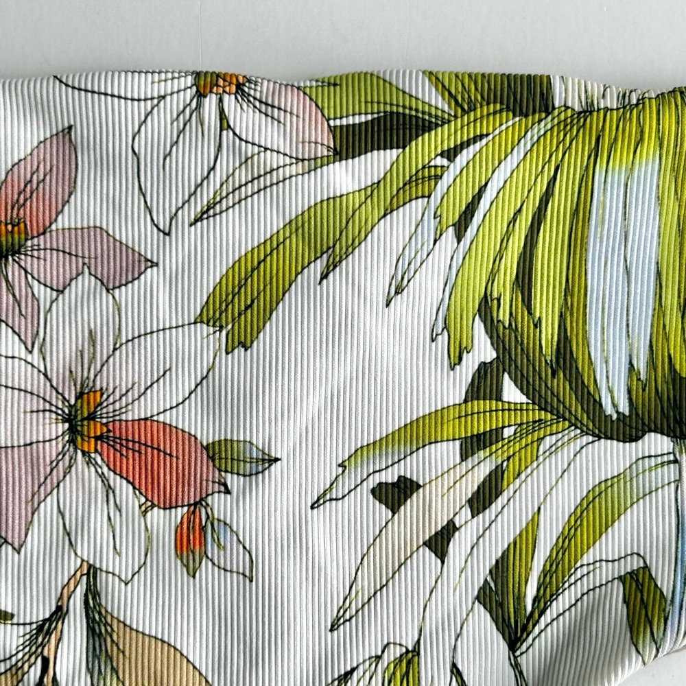 🍒NWT Vitamin A Swimwear Bikini Bottom. Reversible. Size: 6/Small - Picture 12 of 12